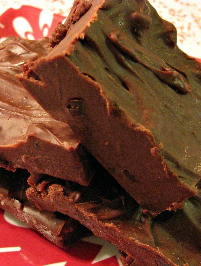 Today I'm sharing a great holiday treat, Chocolate Cherry Hazelnut Fudge! Chocolate fudge with dried cherries and just a hint of hazelnut flavor. Makes a great gift!