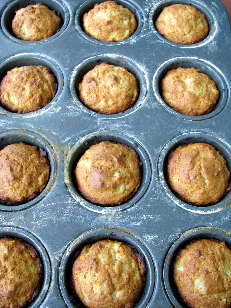 Baked Cinnamon Sugar Apple Muffins