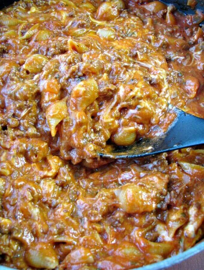With mini pasta shells, ground beef, tomato sauce, and lots of gooey mozzarella cheese, this Skillet Meaty Shells and Cheese dinner is perfect for weeknights. 