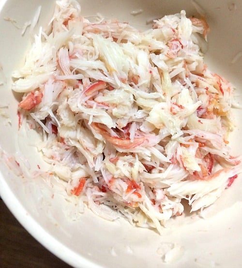 Photo of flaked crab meat in a white bowl